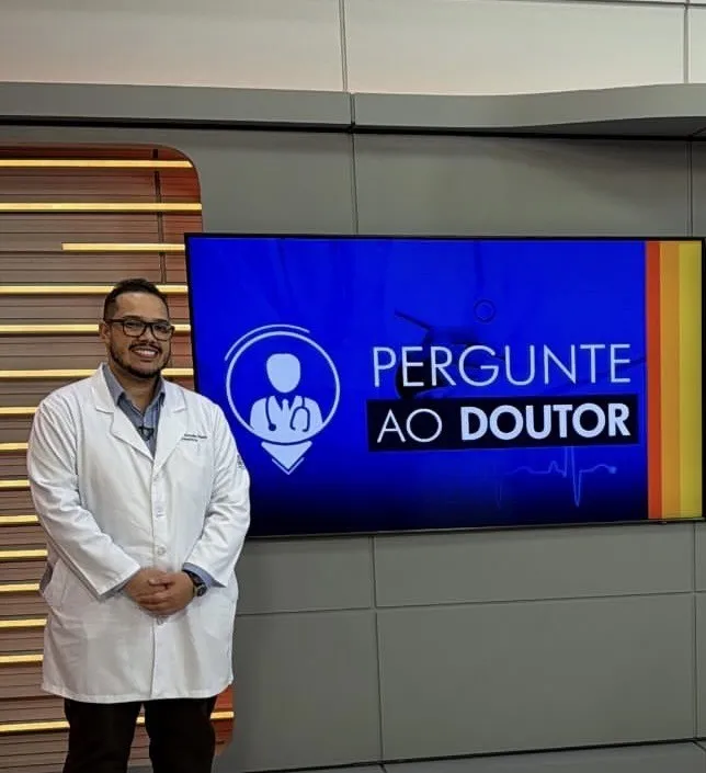 Dr. Giovanni Rotundo Bueno no estúdio do quadro Pergunte ao Doutor